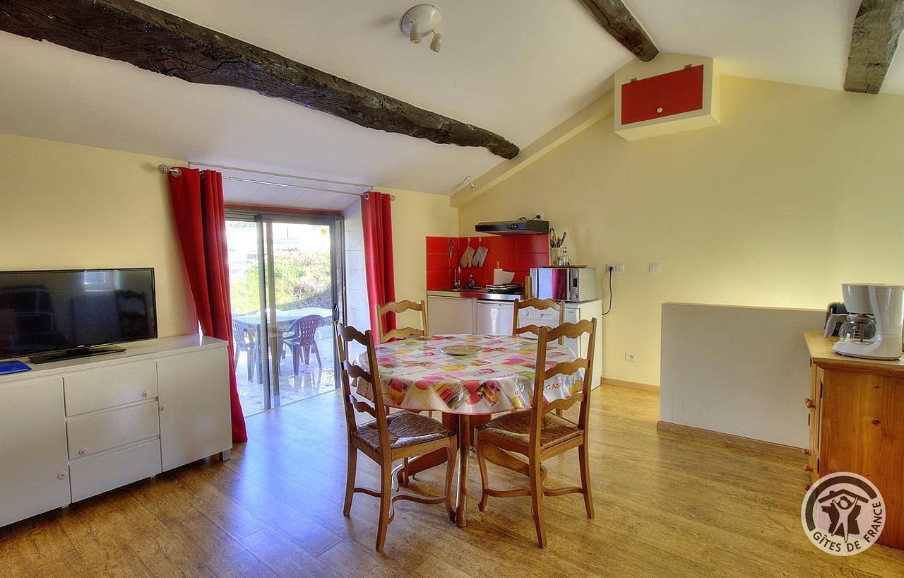 Gîte für 4 Personen mit Terrasse in Cenves, Villefranche-sur-Saône und Umgebung