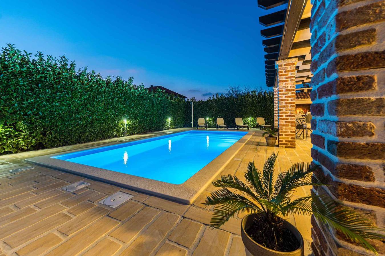Ferienhaus mit Grillterrasse und Pool  in Sukosan, Zadar