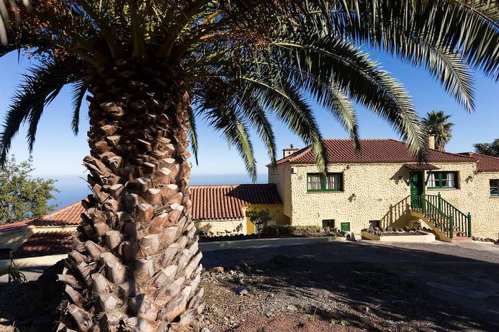 Gîte pour 4 personnes, avec Jacuzzi ainsi que Terrasse et Jardin