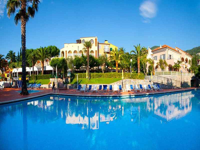 Appartamento intero, Appartamento per vacanze con piscina in Pietra Ligure, Comune di Pietra Ligure