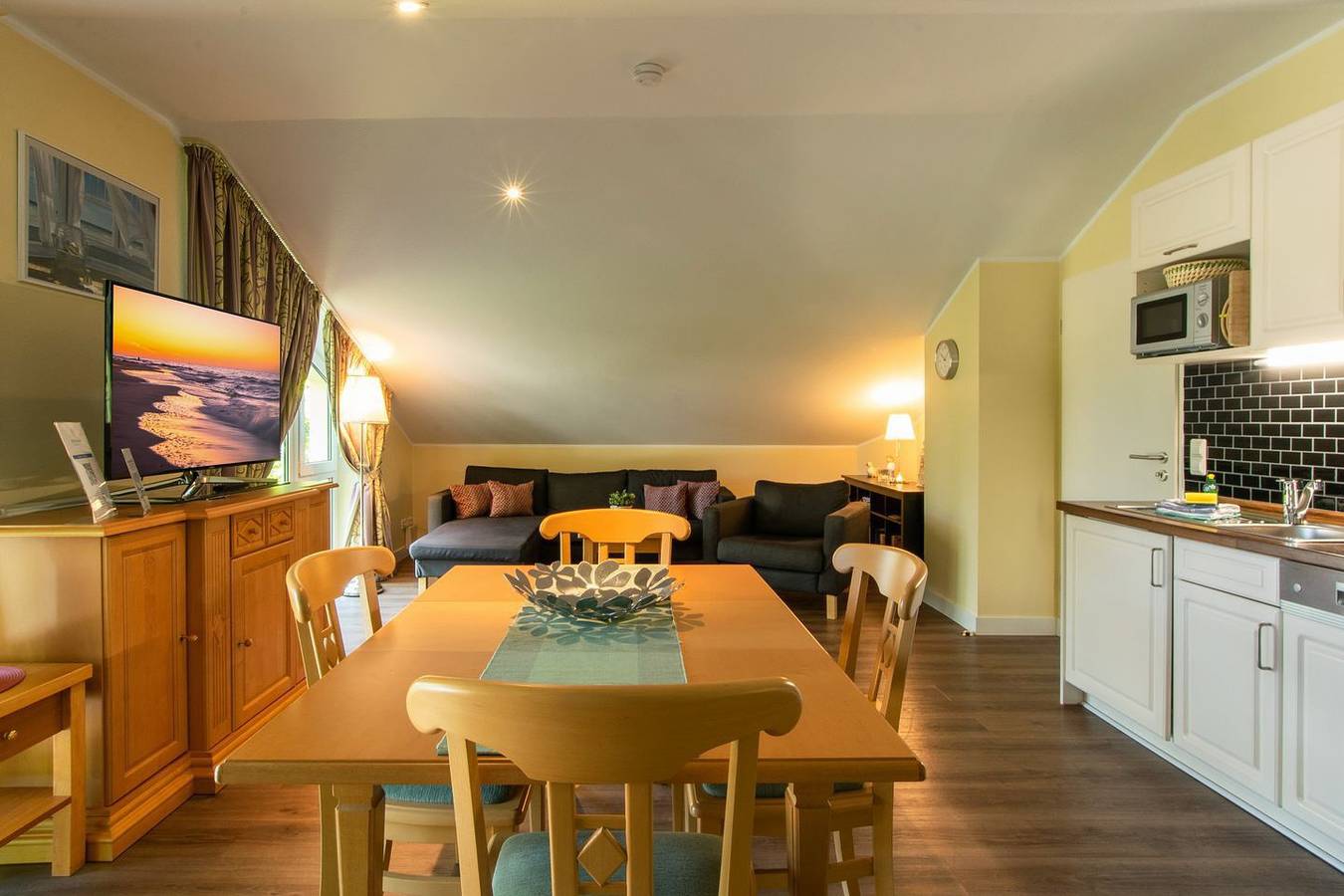Apartamento entero, Gemütliche, lichtdurchflutete Dachgeschoss-Ferienwohnung in Toplage am Strand in Seebad Heringsdorf, Heringsdorf