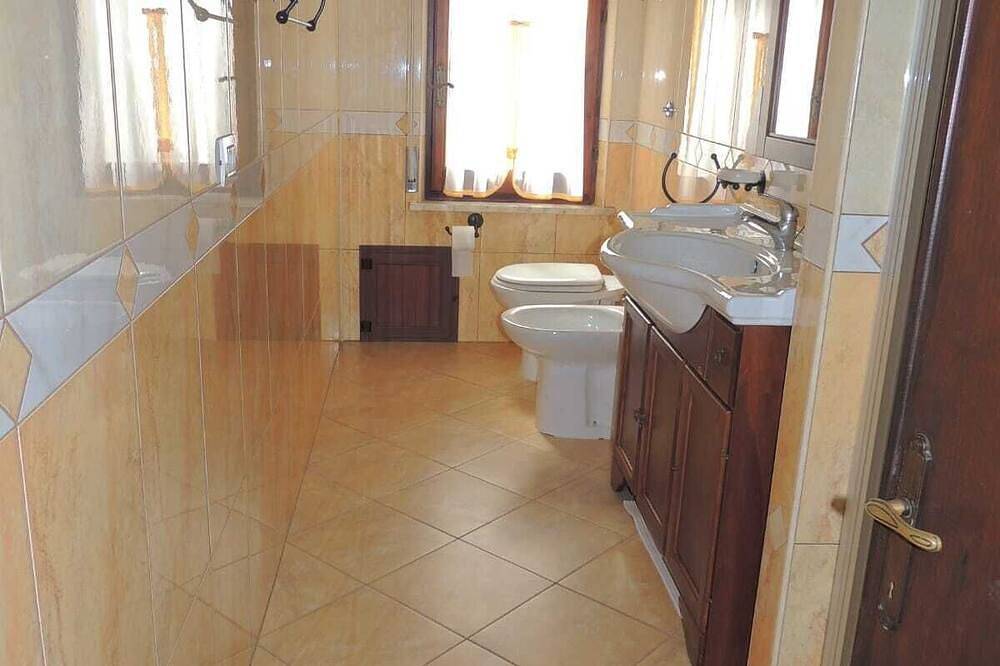 Entire apartment, Vacation apartment in Santa Maria Navarrese, beautiful view in Santa Maria Navarrese, Ogliastra Province