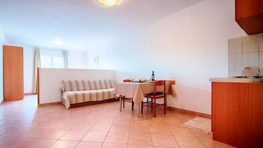 Gîte pour 4 personnes, avec balcon dans Lastovo - 2