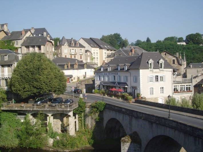Hôtel pour 4 personnes, avec vue et terrasse, animaux acceptés à Uzerche - 2