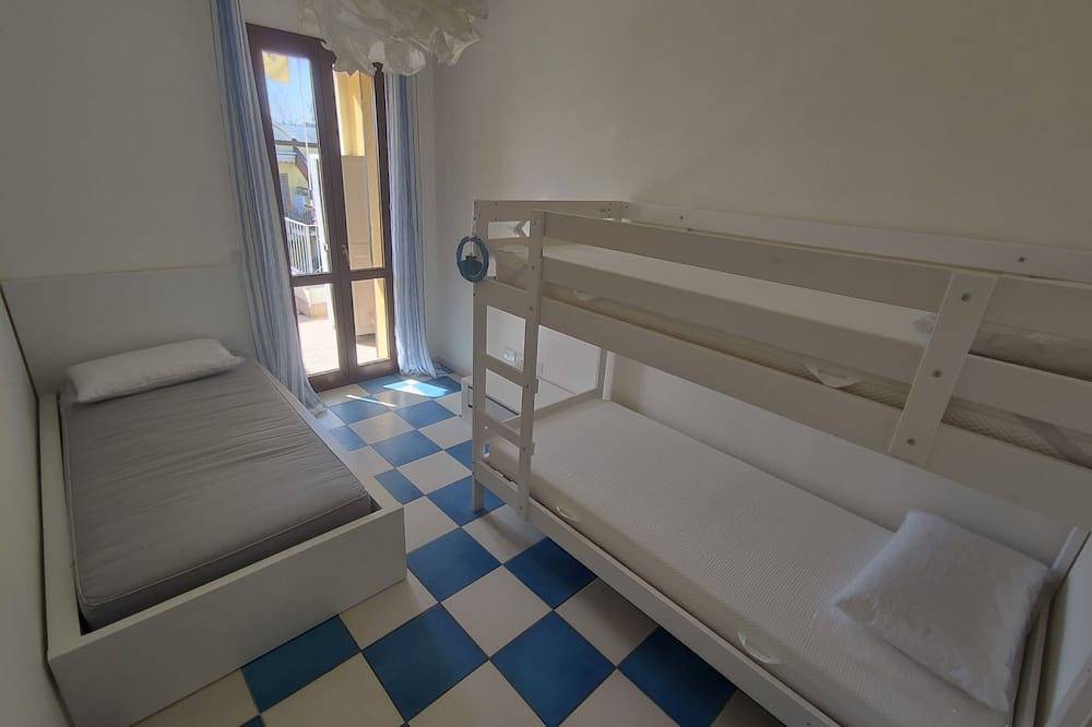 Ganze Wohnung, The Azalea: near Numana with large terrace and seasonal condominium pool in Numana, Riviera del Conero