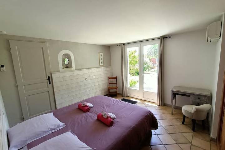 In der Provence Anwesen bestehend aus 2 Häusern mit 15+ Betten und Pool in Carpentras, Vaucluse