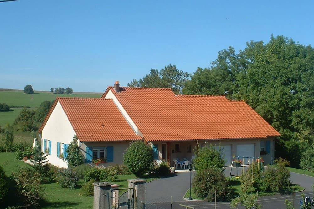 Chambre Familiale Mirabelle aux Chambre d'hôtes in Xouaxange, Sarrebourg
