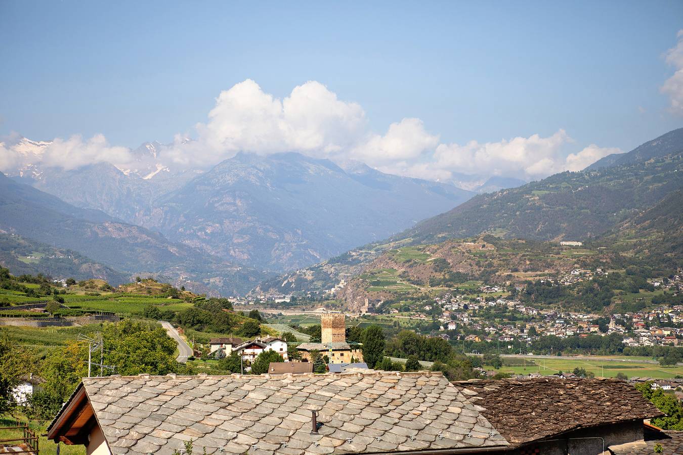 Ganze Wohnung, Ferienwohnung 'Casa Olma' mit Bergblick, privater Terrasse und Wi-Fi in Gressan, Comune di Gressan