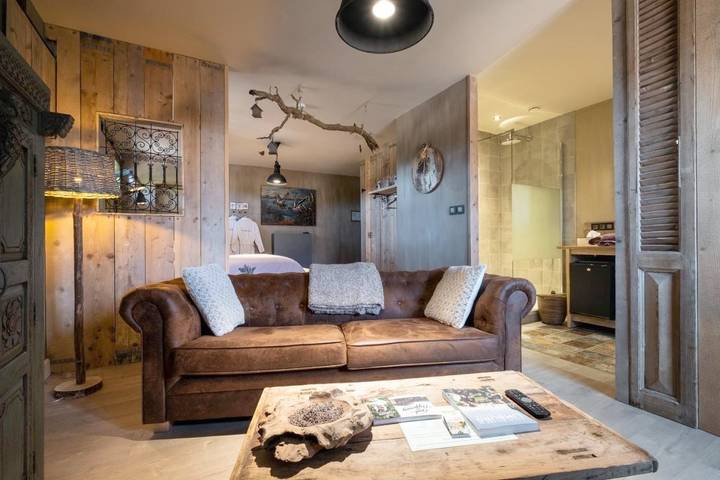 Chambre d’hôte pour 2 personnes, avec Jacuzzi et Terrasse ainsi que Jardin et Piscine à Genk
