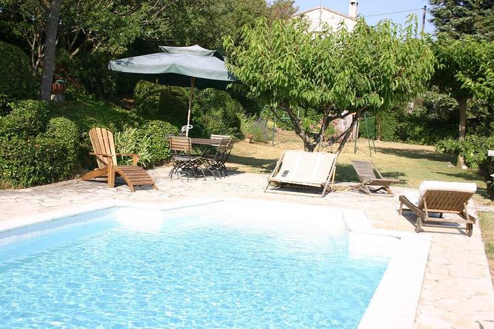 Location de vacances pour 3 personnes, avec Jardin à Jonquerettes