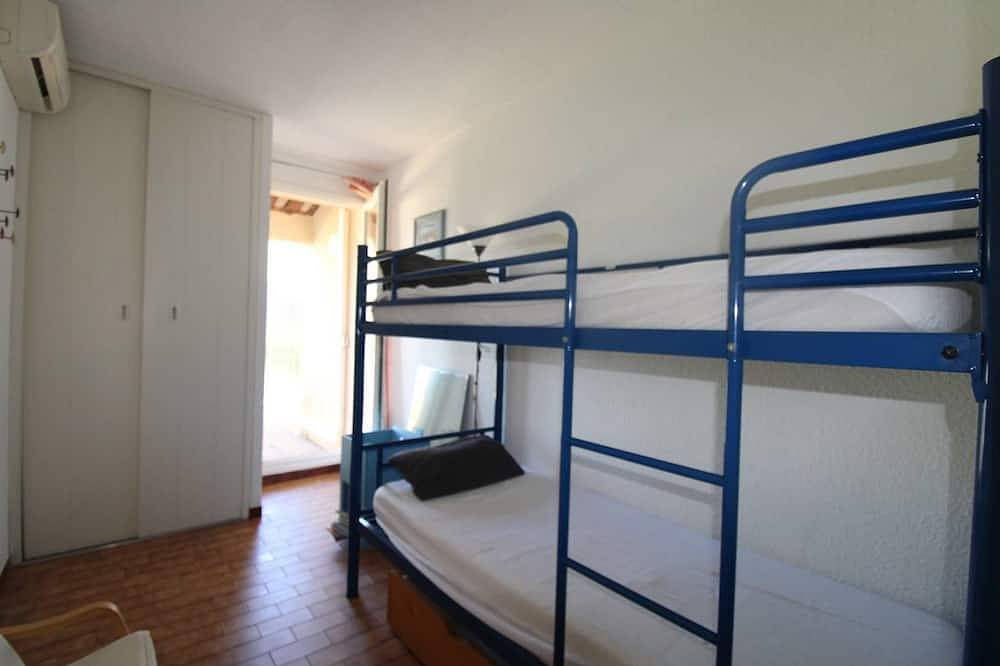Mazet for 6 people in a domain with pool and tennis court in Cogolin in Cogolin, Mediterranean Coast (France)