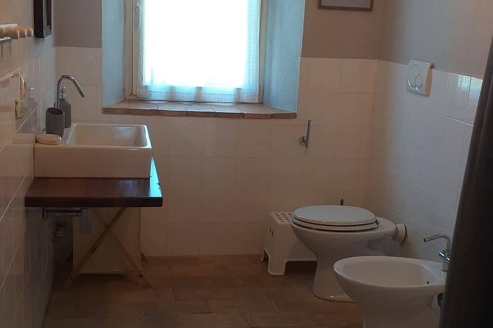 Entire apartment, Farmhouse in the countryside with magnificent sea view, ideal for families with 4 paws in Magliano in Toscana, Grosseto Province