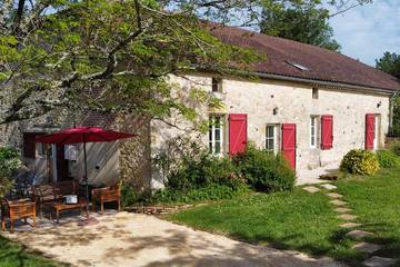 Gîte pour 4 personnes, avec terrasse et jardin à Soturac