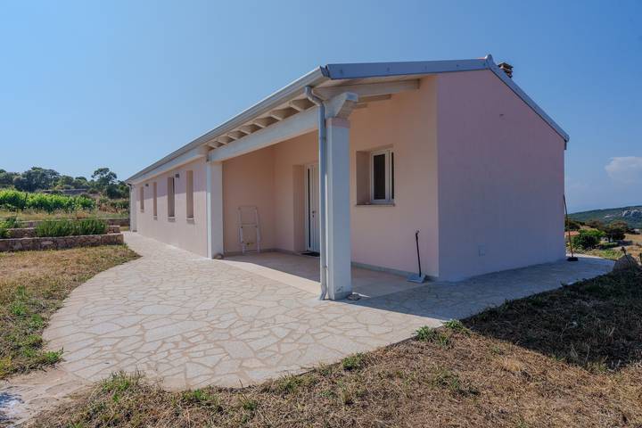 Entire apartment, Apartment 'Sughereto 1' with Sea View, Wi-Fi and Air Conditioning in Aglientu, Gallura