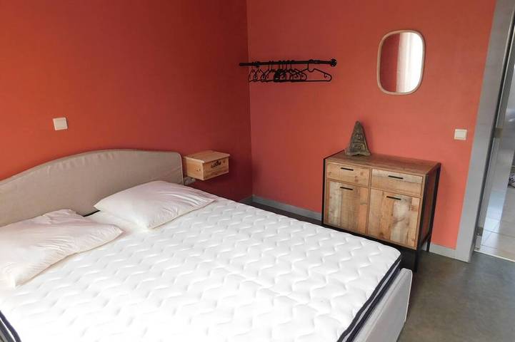 Ganze Wohnung, Studio nahe Bahnhof und Geschäften, für Einzelperson oder Paar in Limerlé, Gouvy