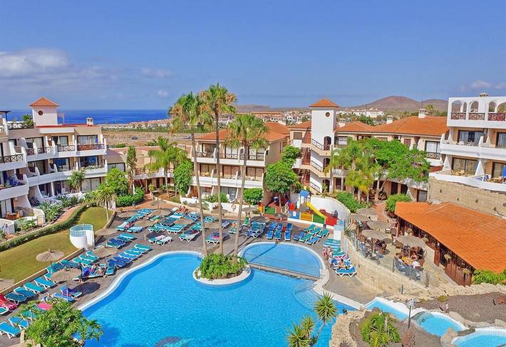 Apartamento para 3 personas, con Balcón y Jacuzzi además de Jardín y Piscina para niños en Las Adelfas
