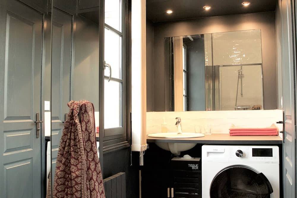 Apartamento entero, Beautiful apartment in a townhouse with a garden, fully renovated in 2021. in Sainte-Famille-en-Auge, Region de Lisieux