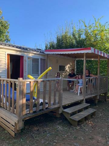 Gîte pour 4 personnes, avec terrasse ainsi que piscine et jardin à Limeuil