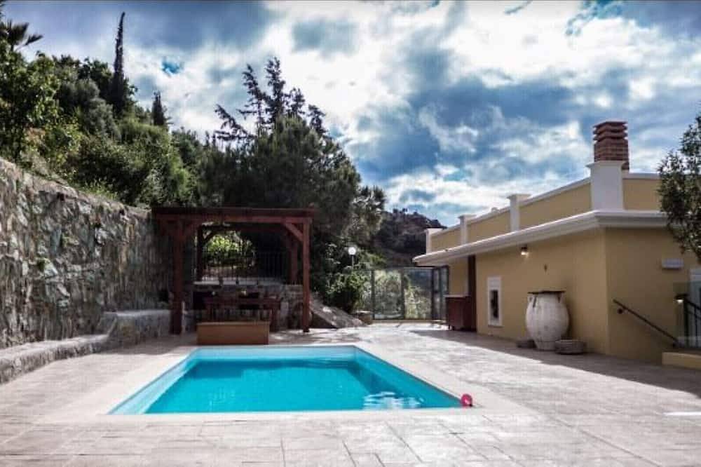 Ganze Wohnung, Olenia Residence mit privatem Pool, Meerblick und Balkon. in Agia Pelagia, Achlada