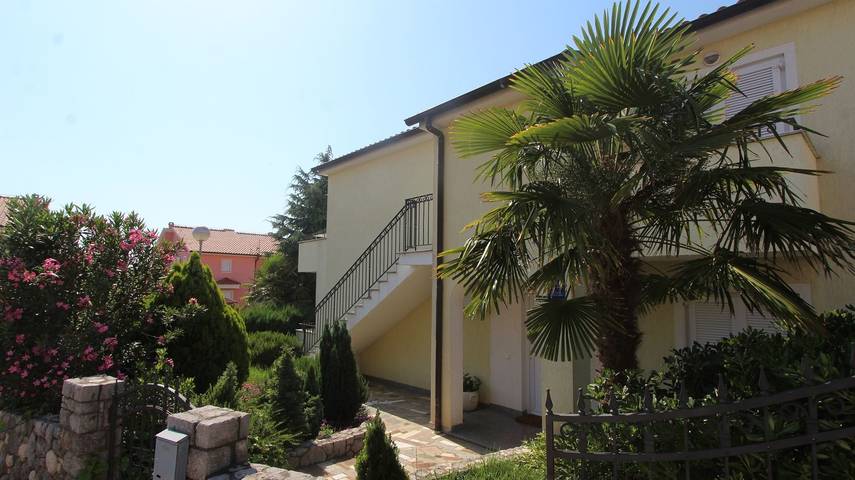 Ganze Wohnung, Geräumige Ferienwohnung Grahovac 4 ideal für Familien mit Kindern in Malinska-Dubašnica, Krk