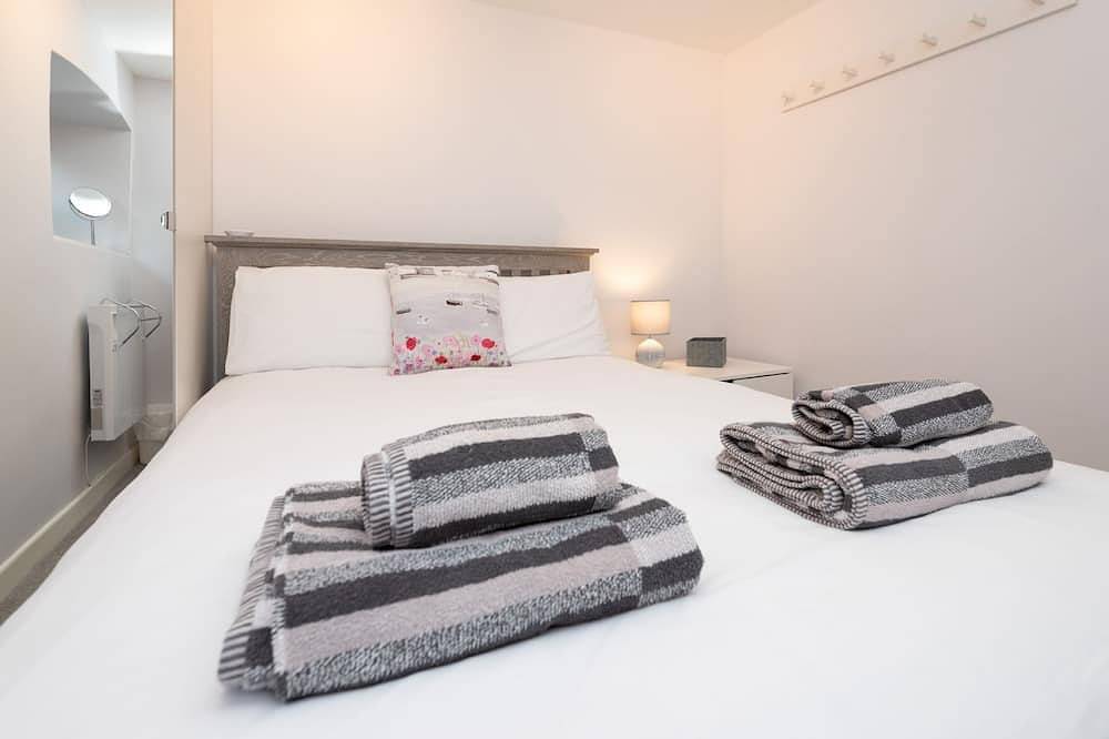 Moderne Wohnung im Stadtzentrum, zwei Minuten vom Strand entfernt mit Parkplatz. in Looe, Cornwall