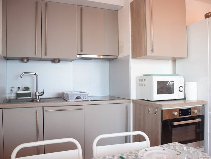 Appartement entier, Appartement cozy avec terrasse, Wi-Fi et parking à Évian-les-Bains in Neuvecelle, Région de Thonon-les-Bains