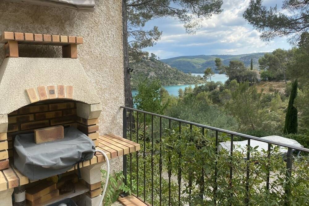 Ganze Wohnung, Hugo's Garriga with its terrace and private access to Lake Esparron de Verdon in Esparron-de-Verdon, Regionaler Naturpark Verdon