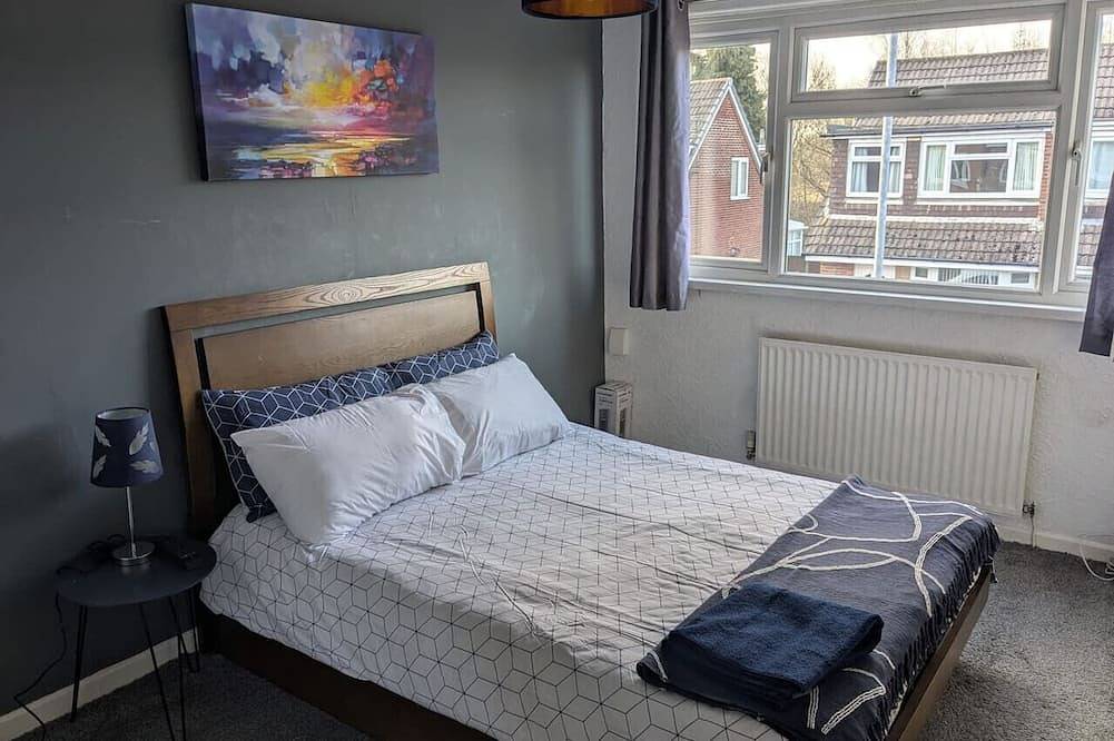 Charming Home • Office • x2 Living Rooms • Driveway Parking in Leigh, Grand Manchester