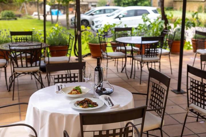 Hotel para 3 personas, con jardín y terraza en Rioja Alta - 2