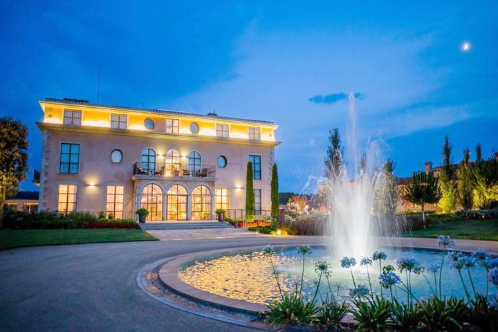 Hotel para 3 personas, con piscina además de jardín y sauna, Se admiten mascotas - 1