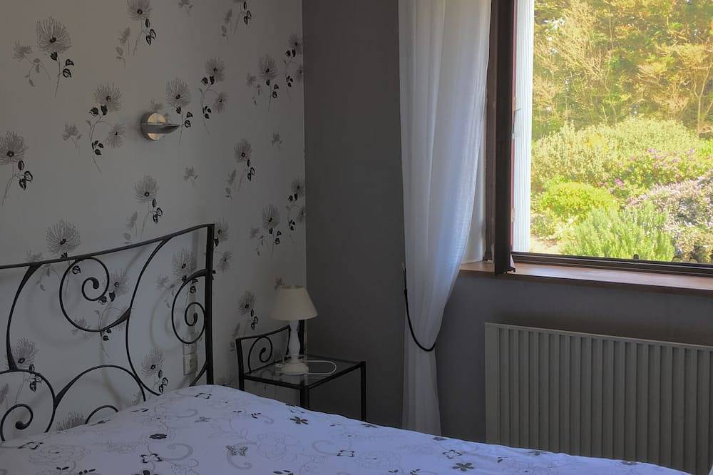 Large stone house facing Brehat Island - Sea view in Pors Guyon, Lanmodez