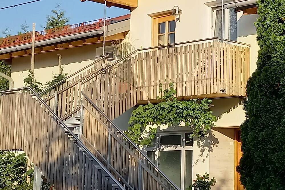 Ganze Wohnung, Stilvolle, geräumige Ferienwohnung im Fünfseenland in Gilching, Landkreis Starnberg