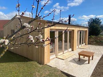 Maison de campagne pour 4 personnes, avec vue ainsi que jardin et terrasse à Bransat