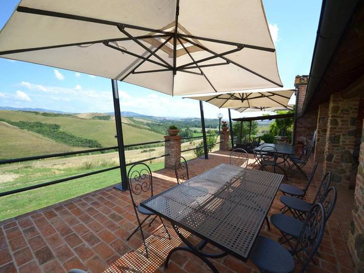 Agriturismo per 2 persone, con giardino e terrazza nonché piscina in Peccioli