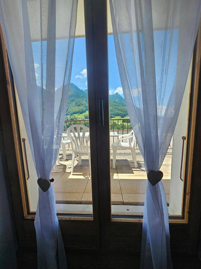 Hôtel pour 2 personnes, avec piscine ainsi que jardin et terrasse, animaux acceptés à Vacheresse - 4