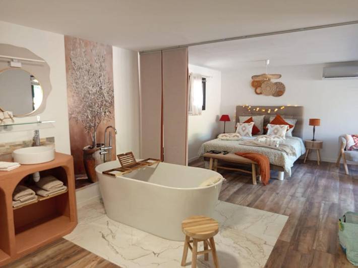 Chambre d’hôte pour 2 personnes, avec jardin et piscine à Nans-les-Pins - 2