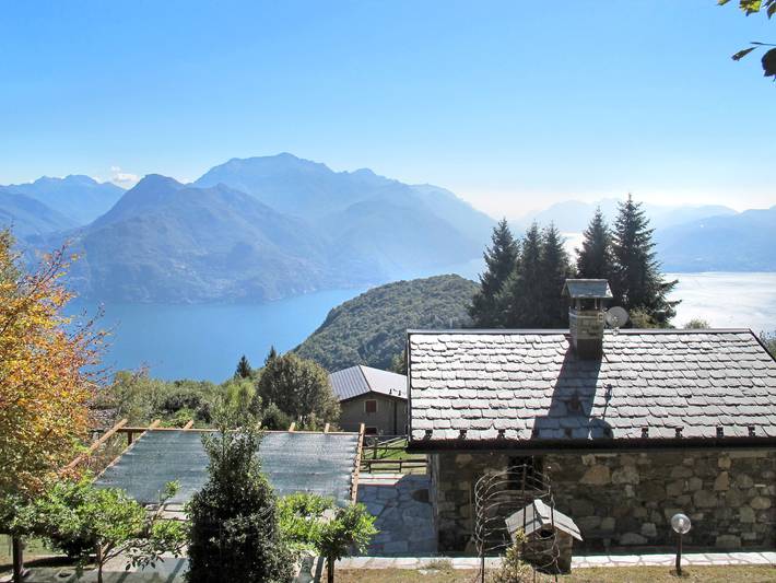 Ferienhaus für 4 Personen, mit Terrasse und Garten sowie Seeblick am Comer See