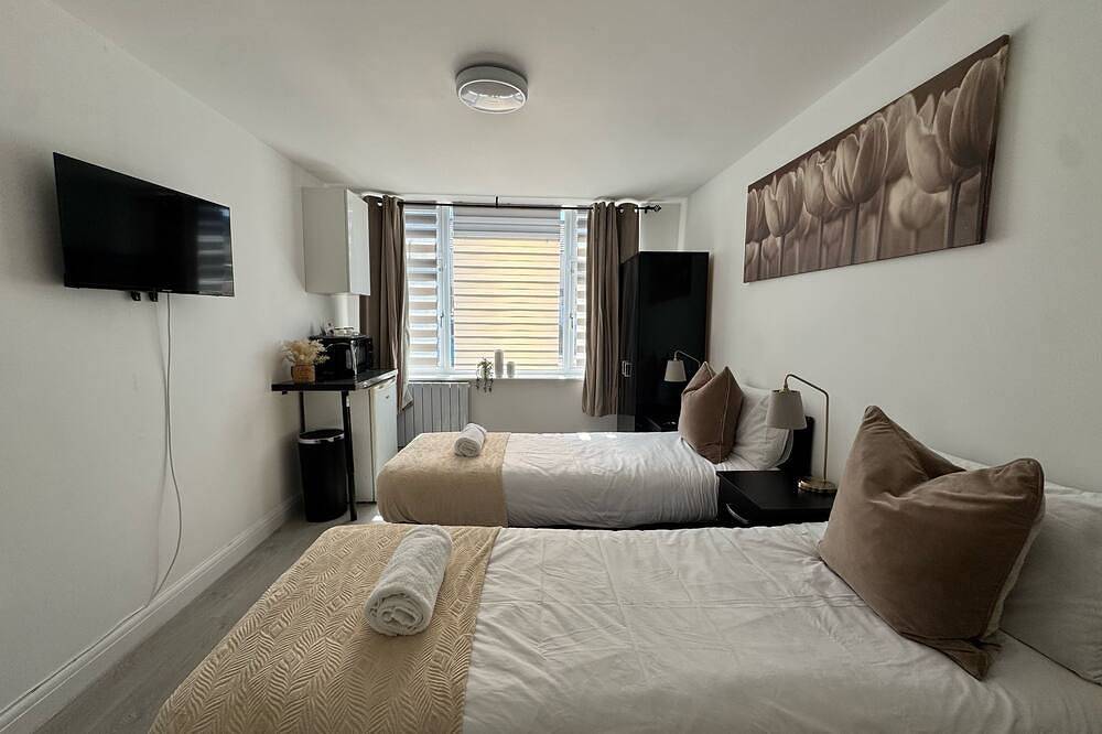 Ensuite Deluxe Room with Shower in London, South East England
