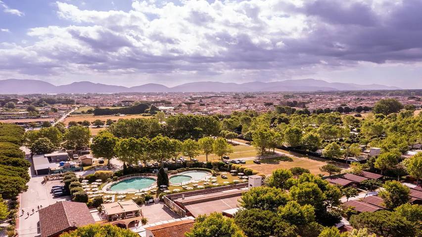 Camping per 5 persone, con piscina e terrazza in Friuli-Venezia Giulia