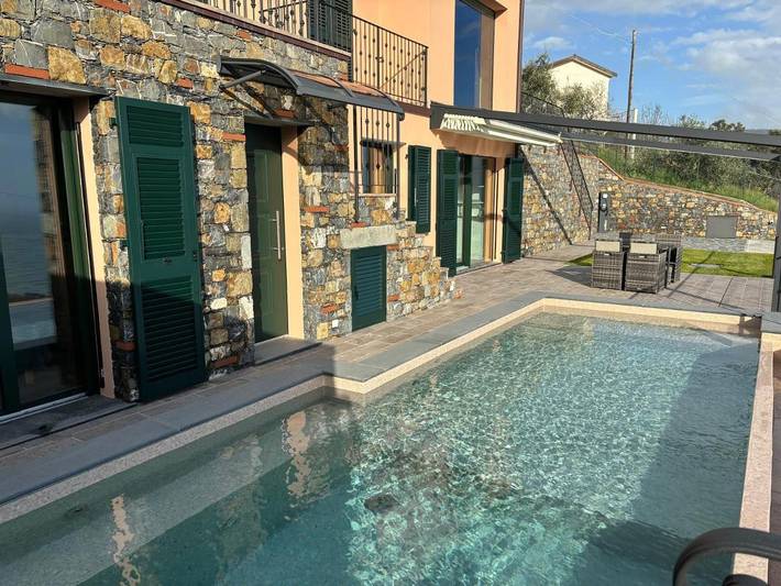 Villa con piscina per 6 persone, con piscina e panorama nonché giardino in Liguria