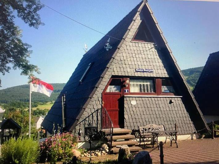 Ferienhaus für 7 Personen, mit Balkon und Terrasse sowie Garten und Ausblick in Bischofsheim an der Rhön