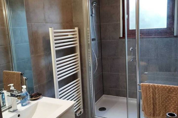 Appartement entier, Vieux Château – jardin privatif, parking gratuit, climatisé in Mulhouse, Région de Mulhouse
