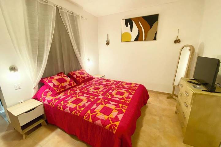 Gîte pour 4 personnes, avec jardin ainsi que terrasse et piscine à Mercuer - 4