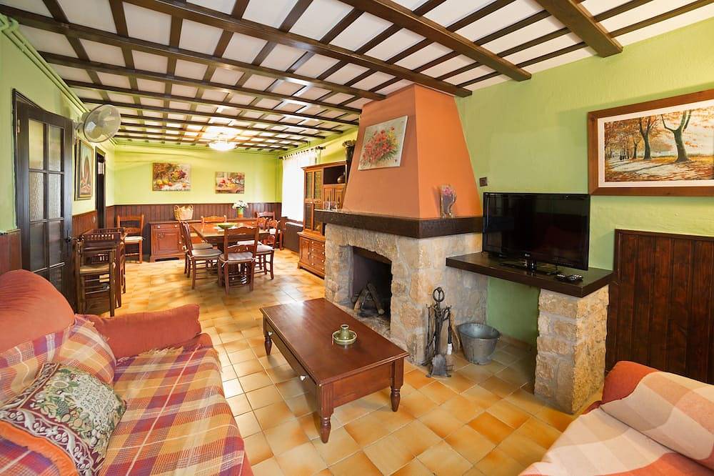 Casa rural La Nana amb piscina, prop de Banyoles i Girona (8 persones) in Vilavenut, Fontcuberta