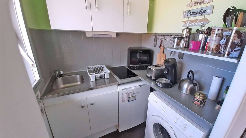 Studio entier, Studio 2 personnes - Vue mer - Climatisation - Wifi - Centre ville - Proche plage - Sainte Maxime - Classé 2* in Sainte-Maxime, Côte méditerranéenne (France)