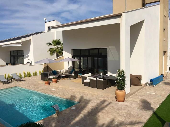 Villa voor 9 personen, with Balkon and Terras as well as Tuin and Zwembad in La Zenia