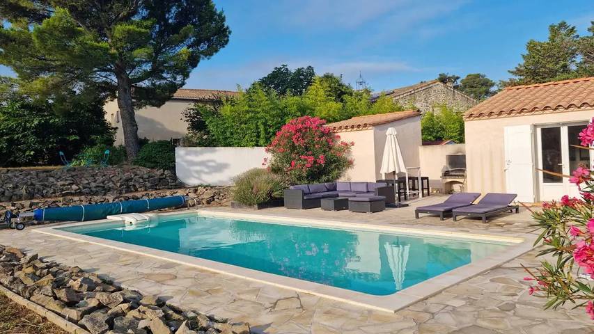 Location de vacances pour 9 personnes, avec piscine et jardin, animaux acceptés à Castelnau-d'Aude