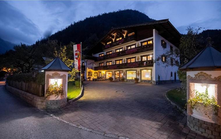 B&B für 2 Personen, mit Balkon und Terrasse sowie Whirlpool und Garten in Lofer