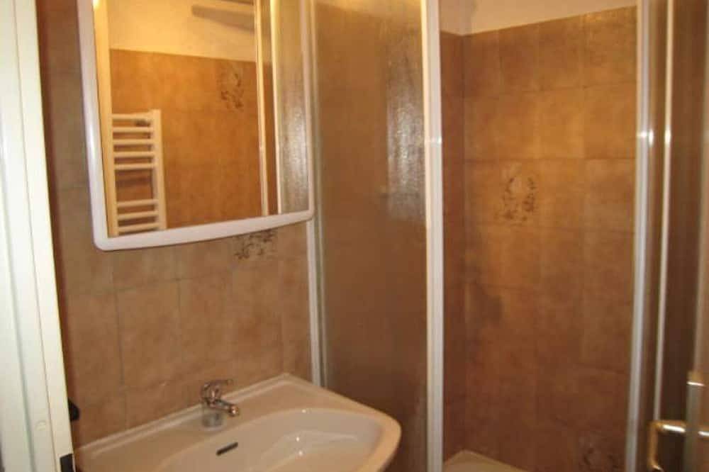 Entire apartment, Central Studio for 4 in L'Alpe d'Huez with Ski-in/Ski-out Access in L'Alpe d'Huez, Écrins National Park