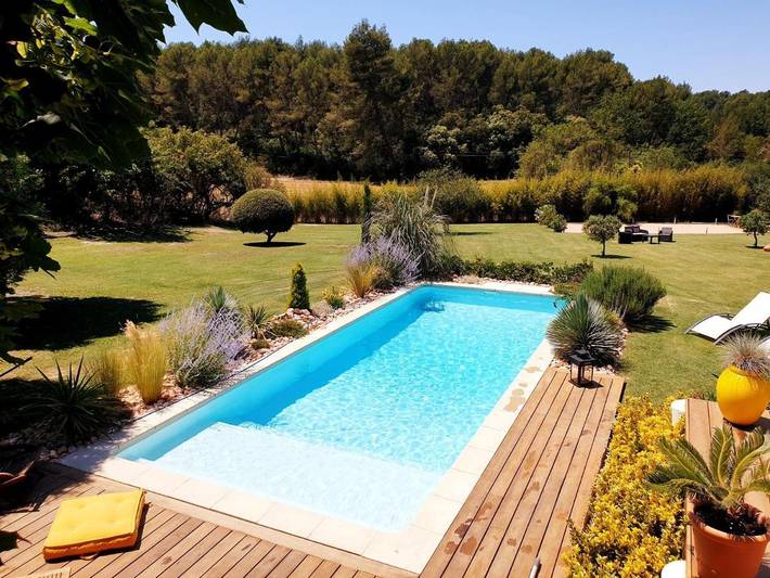 Location de vacances pour 2 personnes, avec jardin ainsi que jacuzzi et piscine à Aubagne - 4